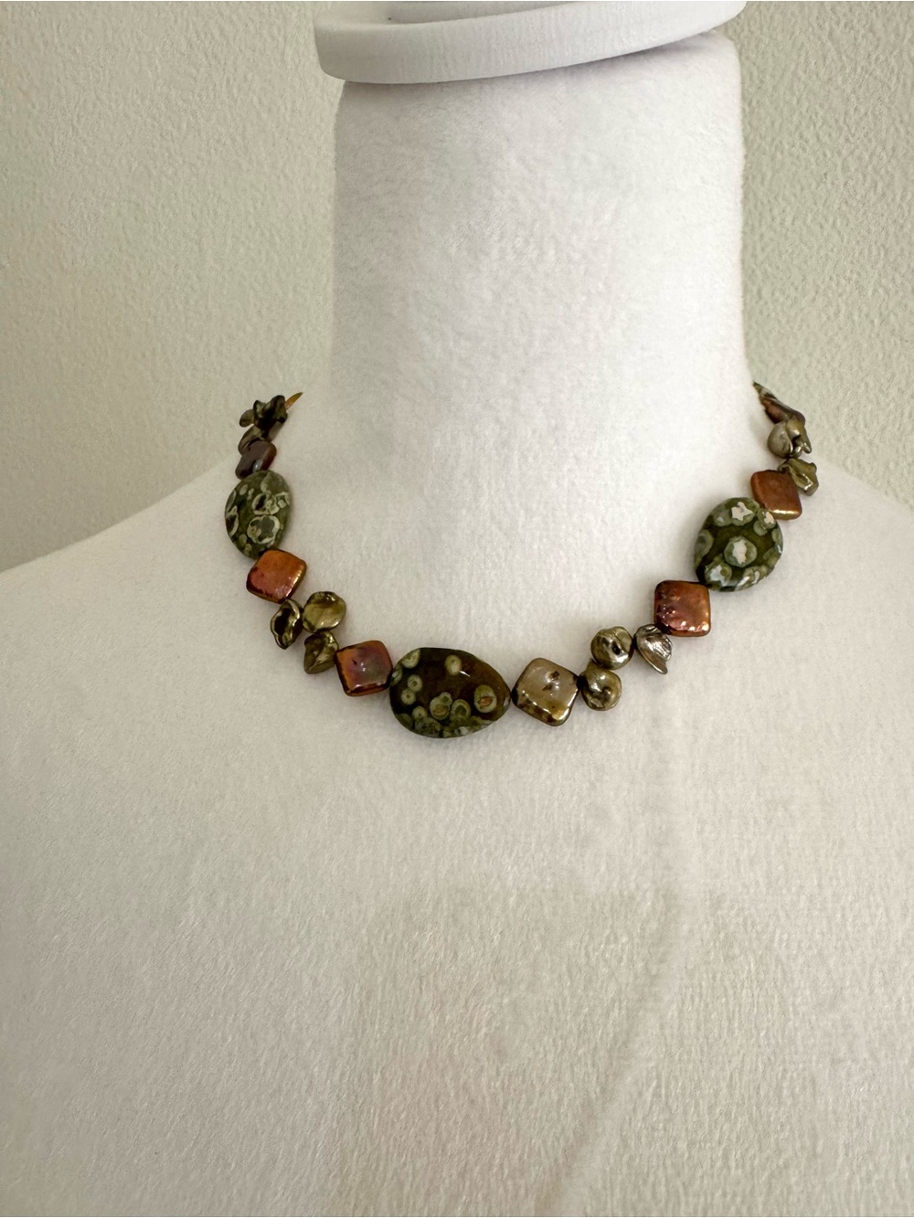 Green and Brown Bead Necklace - Elegant Floral Pattern